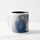 サリーチェフ火山の噴火2 ツートーンマグカップ (正面左)