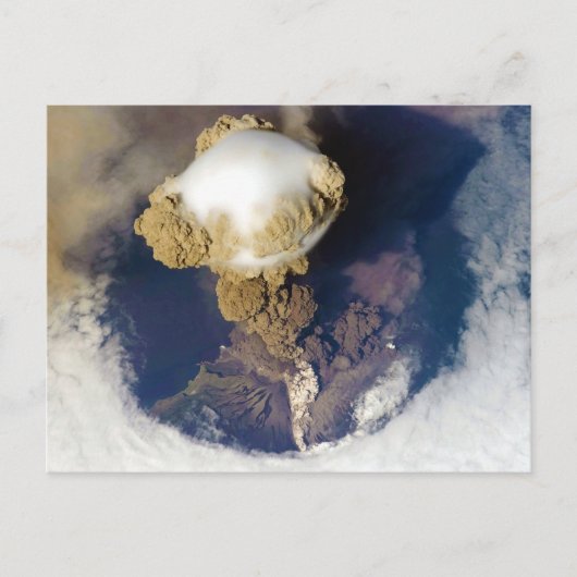サリーチェフ火山の噴火 ポストカード (正面)