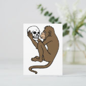 サルがスカルを持つ ポストカード (スタンド正面)