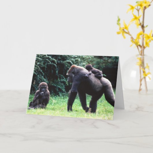 サルの家族が30歳の誕生日を祝う カード (黄色い花)