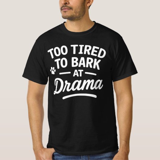 サルカスティックな怠け犬のゆるいムードアート Tシャツ (正面)