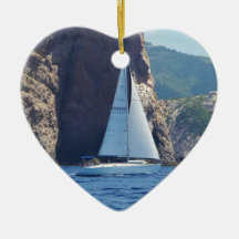 サルジニアの海岸に沿って航海