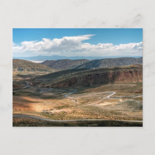 サルタサーペンタイン道路と遠くの塩のフラット ポストカード (正面)