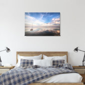 サルトンの穏やかな海に浮かぶ一隻の帆船 キャンバスプリント (インサイチュ (寝室))