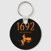 サレム1692彼らは恋しく思1つのおもしろいハロウィーンウィッチ2 キーホルダー (正面)