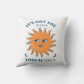 サンおもしろいお前じゃなくて〔占星術の〕十二宮図のサインだ クッション (裏面)