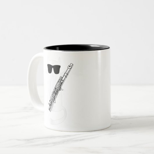 サンガおもしろいラスのフル遊ートTシャツを着た猫 ツートーンマグカップ (正面左)