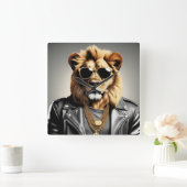 サンガクールラスとレザージャケットを着た動物 スクエア壁時計 (ホーム)