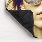 サンガクールラスに映る女性 マウスパッド (コーナー)