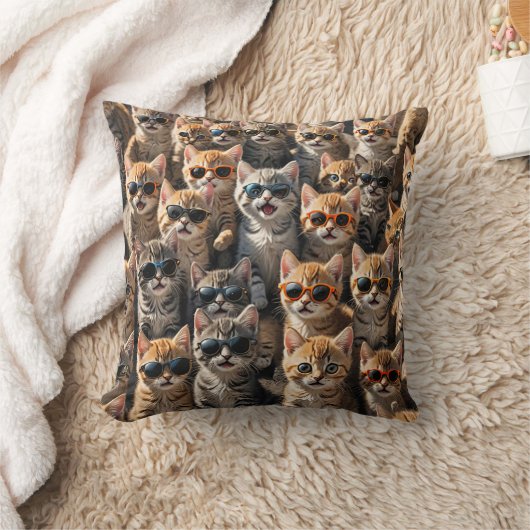 サンガクールラスをかぶった猫たち クッション (ブランケット)