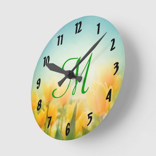 サンキスチューリップスモノグラムイニシャルウォールクロック ラウンド壁時計 (傾斜)