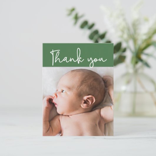 サンキューグパーソナライズされたリーンモダン男の赤ちゃん 案内ポストカード (スタンド正面)