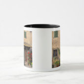 サンギミニャノに花の咲く美しい古い家 マグカップ (中央)