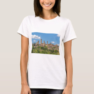 サンギミニャーナトスカーニイタリアのパノラマビュー Tシャツ