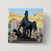 サンクトペテルブルクのアニチコフ橋を彫刻 缶バッジ (正面)