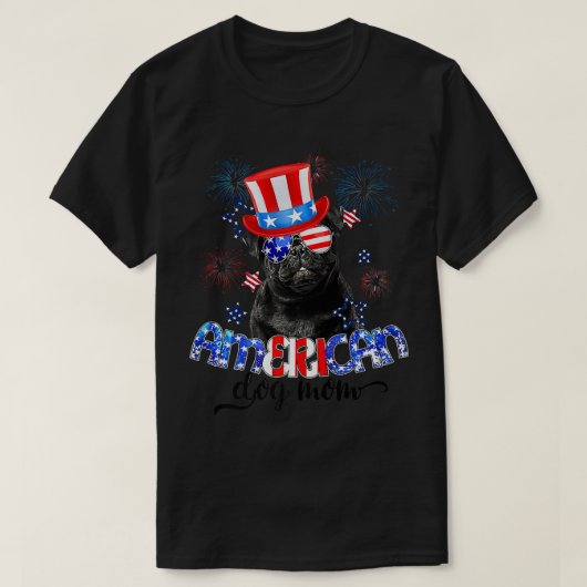 サングラおもしろいスをかけたパグが7月4日、米国国旗を掲げる  Tシャツ (デザイン正面)