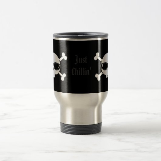 サングラスが付いているちょうどChillinのスカル トラベルマグ (中央)