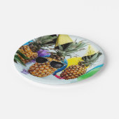 サングラスが付いているクールなパイナップル ペーパープレート (アングル)