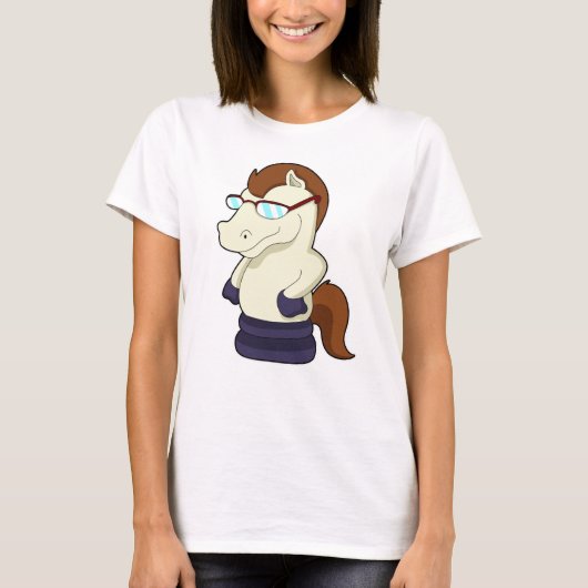 サングラスで馬としてチェスの駒の騎士 Tシャツ (正面)