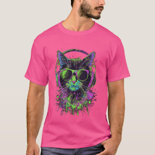 サングラスとヘッドホンをつけたパープルの猫DJ Tシャツ