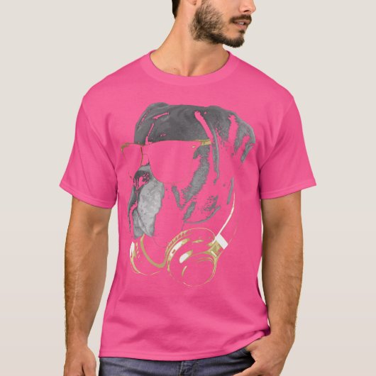 サングラスとヘッドホンを着けたボクサー犬 Tシャツ (正面)