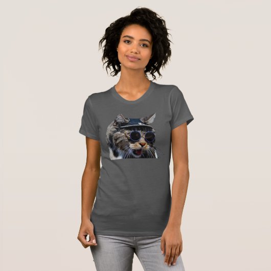 サングラスと帽子をかぶった猫の女性用Tシャツ Tシャツ (正面フル)