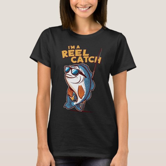 サングラスと釣り竿を持つかわいい漫画の魚 Tシャツ (正面)