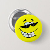 サングラスに微笑む顔 缶バッジ (正面&裏面)