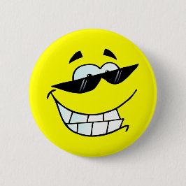 サングラスに微笑む顔 缶バッジ