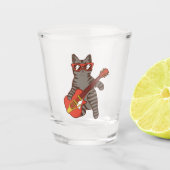 サングラスのギ遊ターを着た猫 ショットグラス (正面)