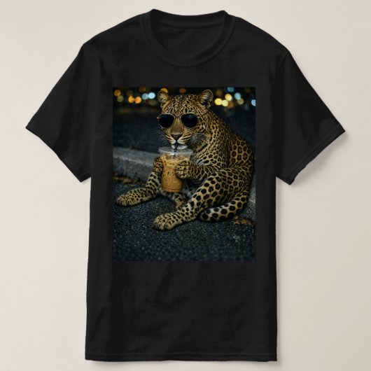 サングラスのクールなヒョウのアイスコーヒー Tシャツ (デザイン正面)