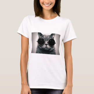 サングラスのクールな猫 Tシャツ
