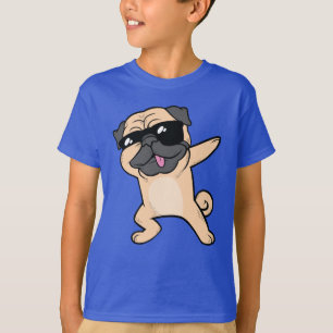 サングラスのクールな軽く押えるパグ犬 Tシャツ