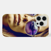 サングラスの反射で涼しい女性 iPhoneケース (裏面横)