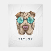 サングラスのSharpeiは|あなたの名前を加えます フリースブランケット (正面)