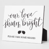 サングラスはサインを好む – 私たちの愛は明るく輝く フォトプラーク (側面)