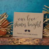 サングラスはサインを好む – 私たちの愛は明るく輝く フォトプラーク (側面)