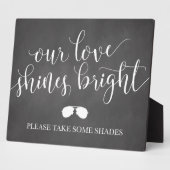 サングラスはサインを好む – 私たちの愛は明るく輝く フォトプラーク (側面)