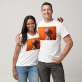 サングラスをかけたかっこいいブラッコ・イタリアーノ Tシャツ (ユニセックス)