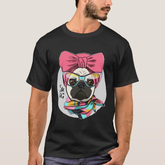 サングラスをかけたかわいいパグ Tシャツ (正面)