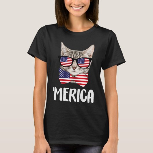 サングラスをかけたアメリカ猫 アメリカ国旗 7月4日 Tシャツ (正面)