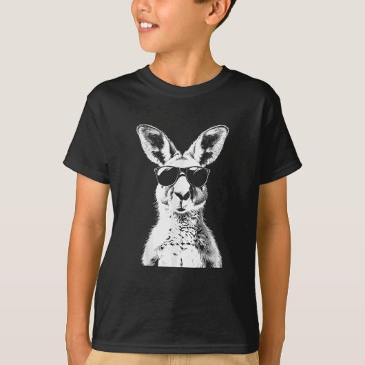 サングラスをかけたカンガルー オーストラリアの面白い動物 Tシャツ (正面)