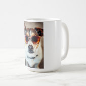 サングラスをかけたクールな犬 コーヒーマグカップ (正面右)