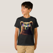 サングラスをかけたスーパークールなヒグマ Tシャツ (正面フル)