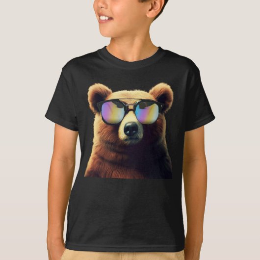 サングラスをかけたスーパークールなヒグマ Tシャツ (正面)