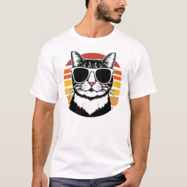 サングラスをかけたネコとサンセット柄のレトロな猫パパデザイン Tシャツ