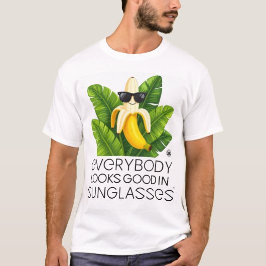 サングラスをかけたバナナ - 国際果物の日Tシャツ Tシャツ (正面)