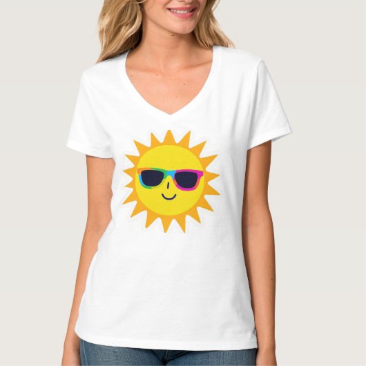 サングラスをかけた元気な太陽 – 楽しい夏の雰囲気Tシャツ Tシャツ (正面)