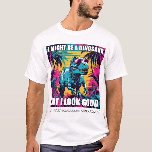 サングラスをかけた恐竜の面白いTシャツ – 先史時代のミームデザイン Tシャツ (正面)