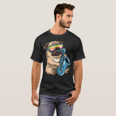 サングラスをかけた犬がサックスを演奏 Tシャツ (正面フル)